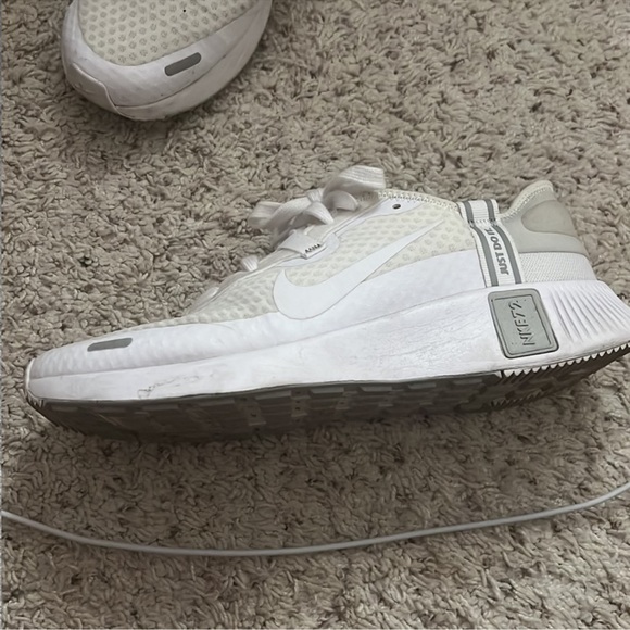WHITE NIKE REPOSTO - Picture 3 of 11